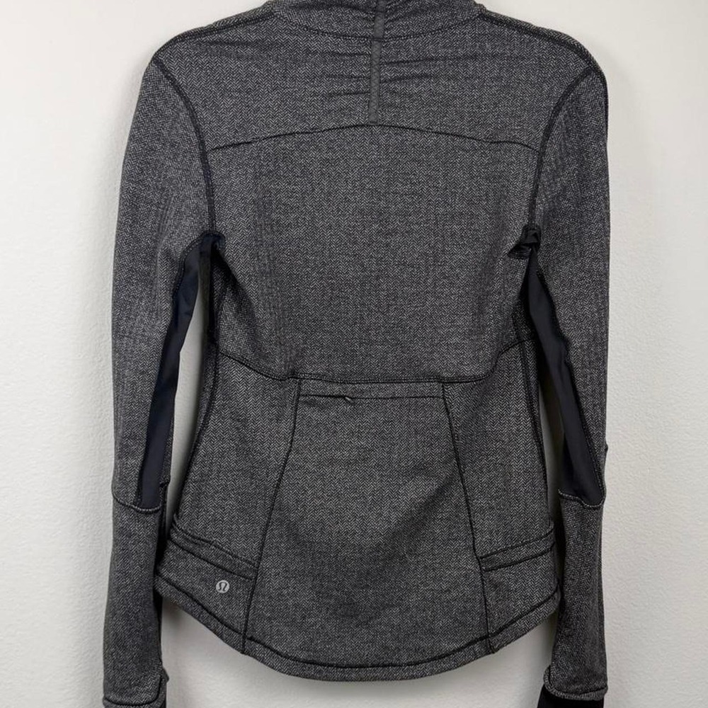 Lululemon Base Runner 1/2 Zip sweater - Picture 6 of 8
